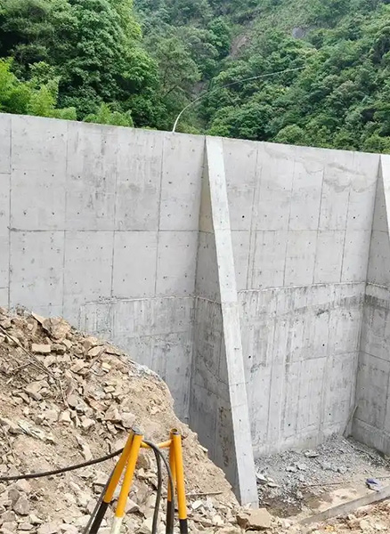 太原古交重力式挡土墙